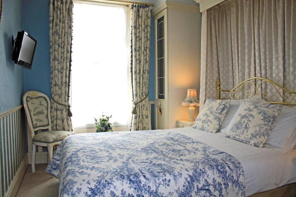The Moda House チッピング・ソドベリー 部屋 写真